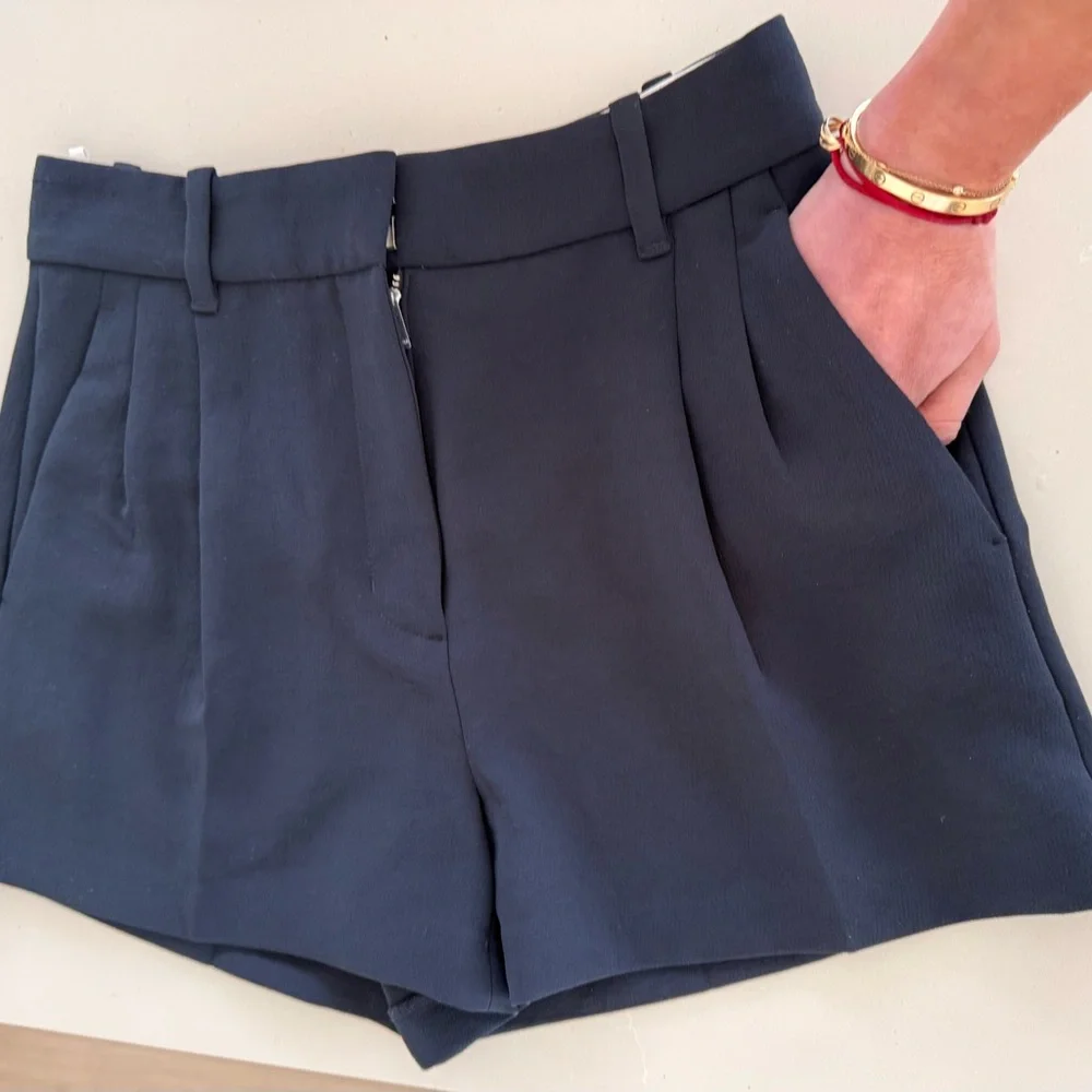 NWOT Aritzia Effortless Shorts - Mini Crepette | Size 2 - Picture 5 of 15